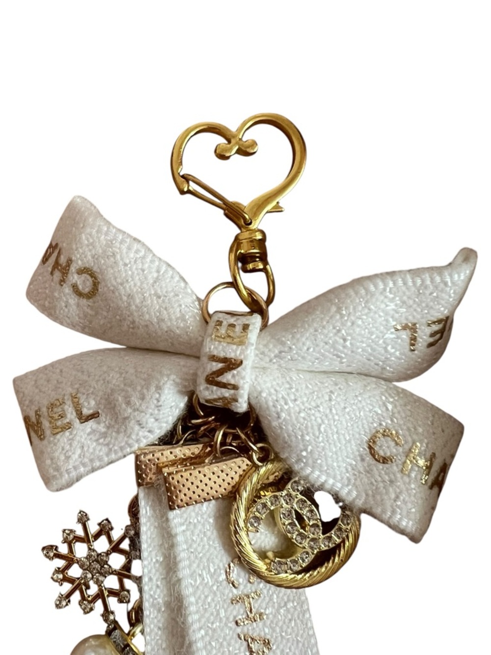 CHANEL White and Gold Bow Key & Card Holder Charm - Picture 5 of 13
